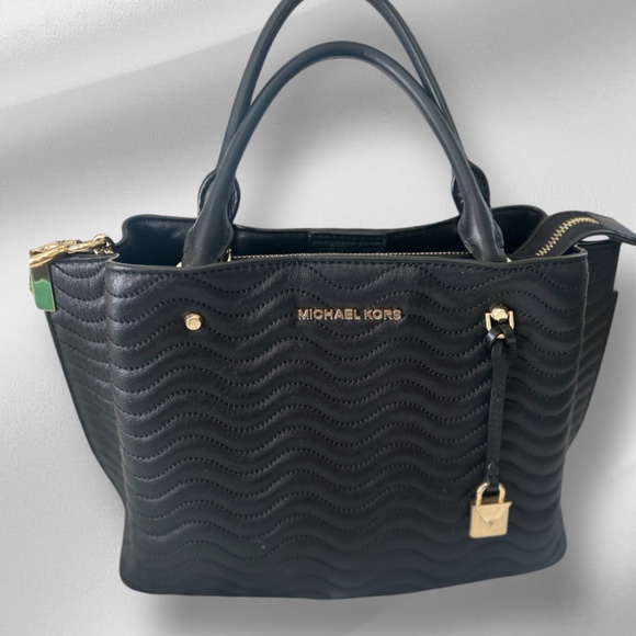 - Michael Kors Jet Set Block Canvas Large Tote - Picture 4 of 11